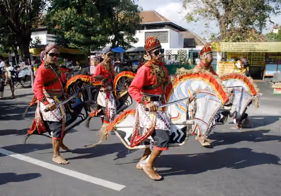 Kuda lumping — Kuda Lumping also called "Jaran Kepang", is a traditional Javanese dance depicting a group of troops riding horses.