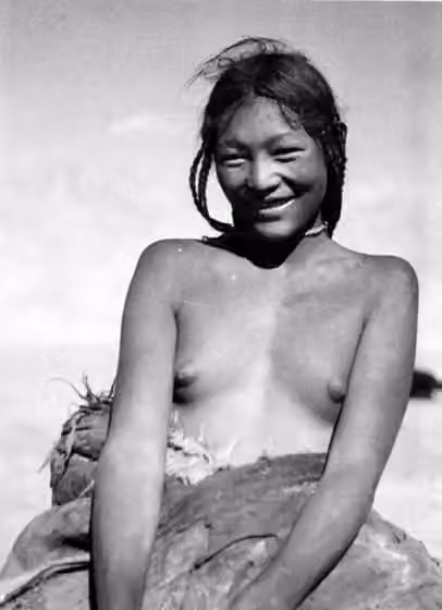 Suku Golok — For documentary purposes the German Federal Archive often retained the original image captions , which may be erroneous, biased, obsolete or politically extreme .