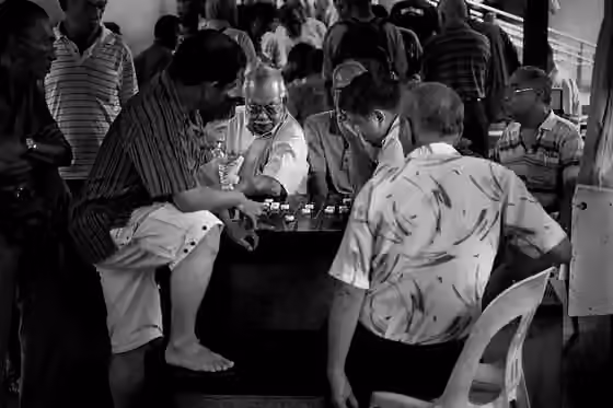 Tionghoa Singapura — Chess remains an important cultural pastime for the older generation.