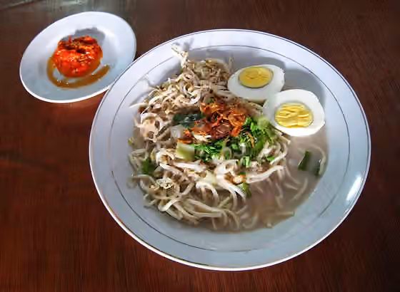 Mi celor — Mie Celor, a Palembang South Sumatran style of noodle and egg dish.
