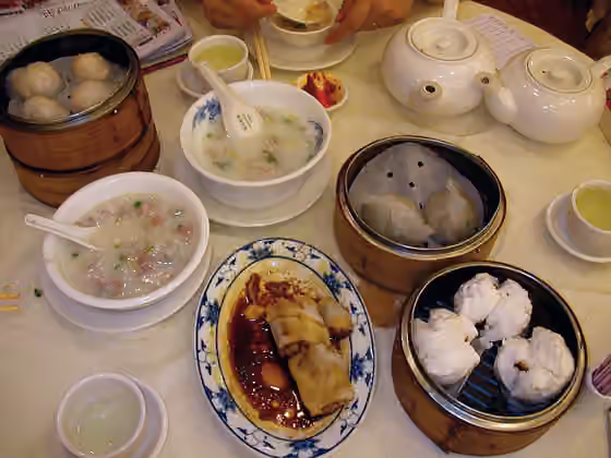 Hidangan Hong Kong — Dim sum Author: User:Das O2~commonswiki Notes: Typical dim sum breakfast in Hong Kong.