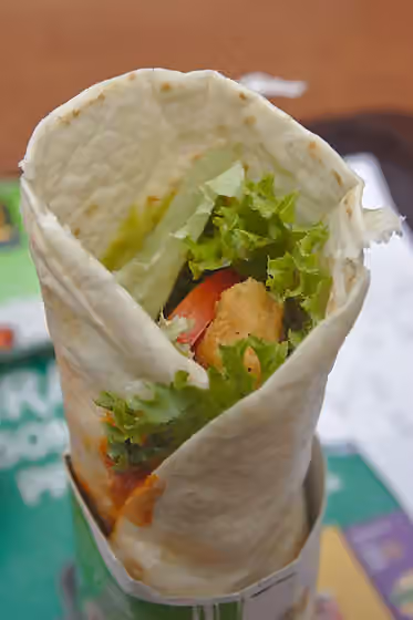 Snack Wrap — 2017-07-08 AT Wien 10 Favoriten, McDonald's Wien Hauptbahnhof Vorplatz, Tomato Salsa Crispy Chicken Wrap