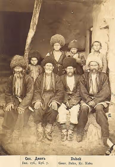 suku Jek — Old men and boys from Djeg settlement