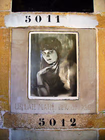 Lebanese people in France — Cendres de Leilah Mahi déposées dans la case 5011 du columbarium du cimetière du Père-Lachaise.