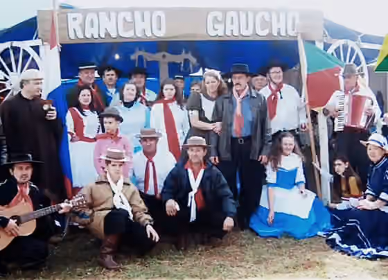 Brasiguayos — Integrantes de un grupo de danzas gaúchas en Paraguay.