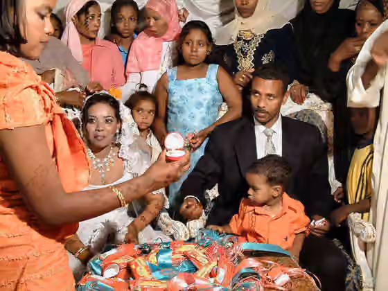 orang Nubia — De es::en:Image:Egypt-Nubian weeding.jpg Nubian Wedding near Aswan.