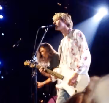 Grunge — Kurt Cobain (front) and Krist Novoselic (left) live at the 1992 MTV Video Music Awards .
