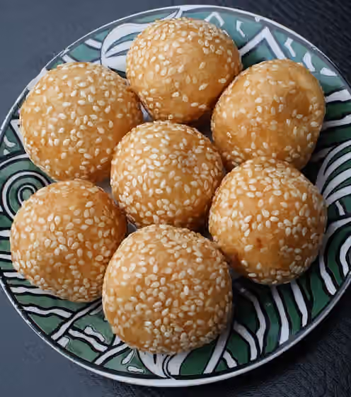 Onde-onde — Onde-ode adalah jajanan pasar yang terbuat dari tepung ketan atau gandum