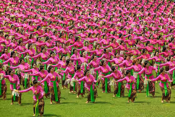 Pendet — Pendet is a traditional dance from Bali, Indonesia, in which floral offerings are made to purify the temple or theater as a prelude to ceremonies or other dances.