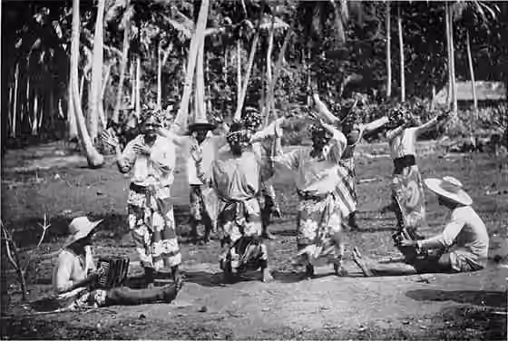 Tahitian drumming — Tahitian training a ʻupaʻupa dance