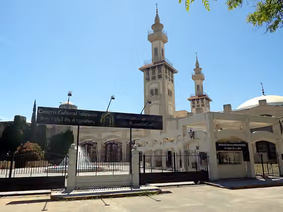 Asian Argentines — Mosque "Centro Cultural Islámico Custodio de las Dos Sagradas Mezquitas Rey Fahd en Argentina", in Intendente Bullrich 55, Buenos Aires.