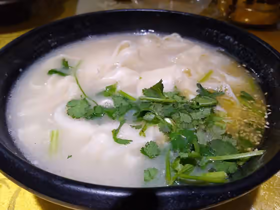 Henan cuisine — Stewed noodles (河南滋补烩面) without beef at a Henanese restaurant in Shenzhen.