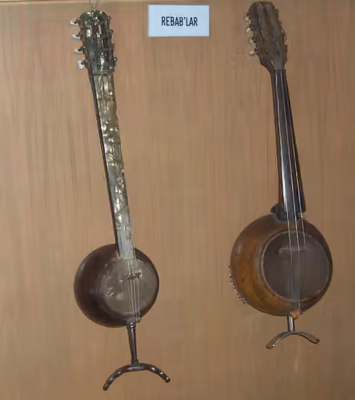 rebab — Rebab, Turkish musical instrument; Mevlâna mausoleum; Konya, Turkey