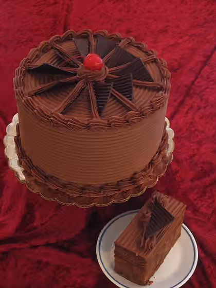 Kue cokelat — Our most popular cake.