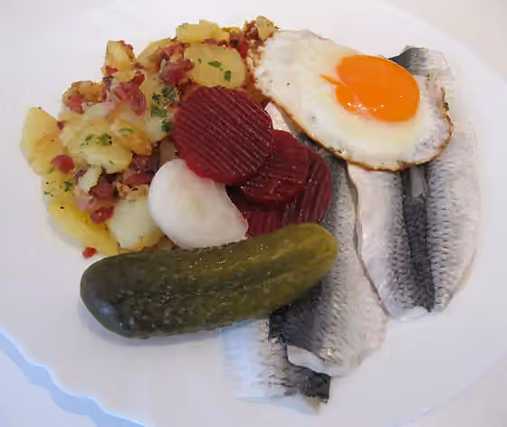 Cuisine of Hamburg — GT_Hering-Spiegelei.Bratkartoffeln_1