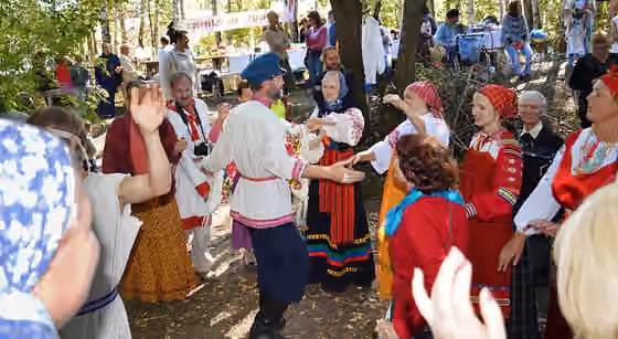 Russian folk dance — Пляска.