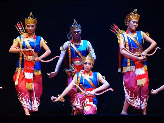 Tari Jurit Ampil Kridha Warastra — Tari Jurit Ampil Kridha Warastra adalah tarian klasik yang berasal dari Kota Salatiga.