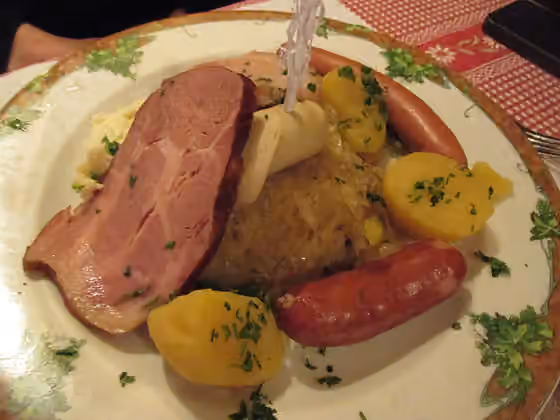 Alsatian cuisine — Choucroute garnie