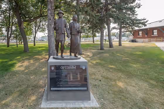 Ukraina Kanada — The monument symbolizes the optimism held by the Ukrainian immigrants who settled Western Canada and Dauphin region.