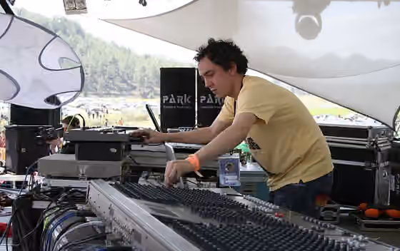 Goa trance — Simon Posford, aka Hallucinogen at Soulclipse in Turkey March 29, 2006