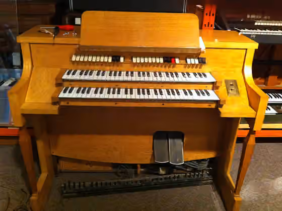 Robb Wave Organ — Robb Wave Orga console (1937) Courtesy of the National Music Centre, Calgary, Alberta.