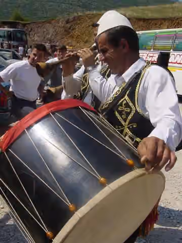 Music of Kosovo — Author : Chmouel Boudjnah .