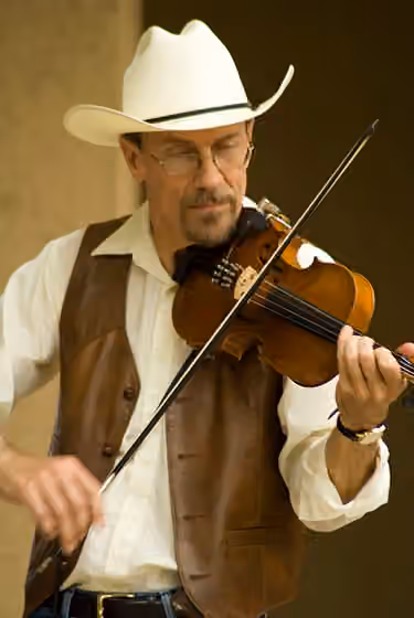 American fiddle — Fiddler in Wichita Riverfest