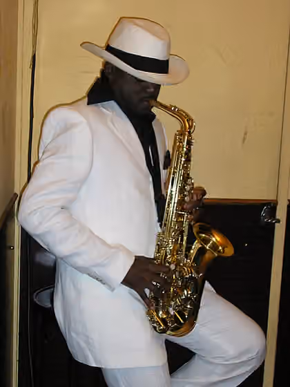 Music of the Republic of the Congo — Le saxophoniste originaire du Congo Brazzaville Sam Talanis