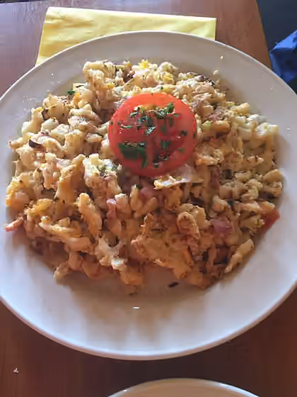Eiernockerl — Eiernockerl mit Speck im Cafe Falk, Wagramer Straße.