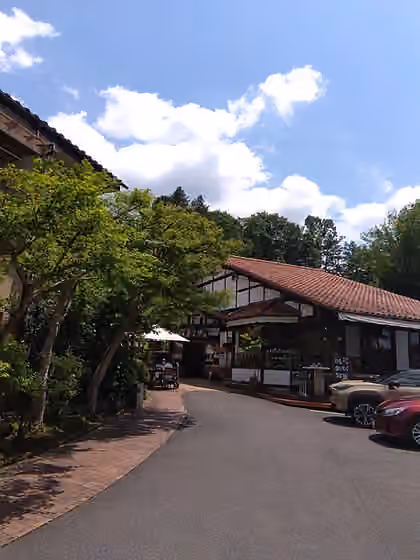 Mashiko ware — 栃木県益子町にあるカフェレストラン「壺々炉」の店頭。