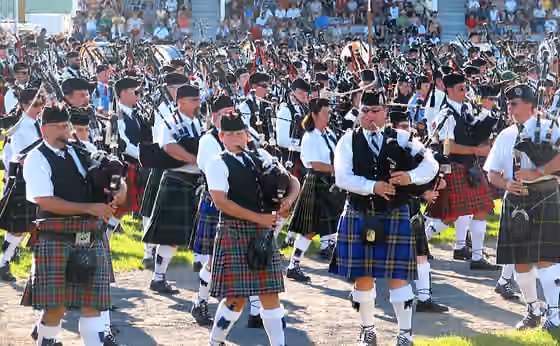 orang Skotlandia — Massed bands at the Glengarry Highland Games, Maxville, Ontario, Canada