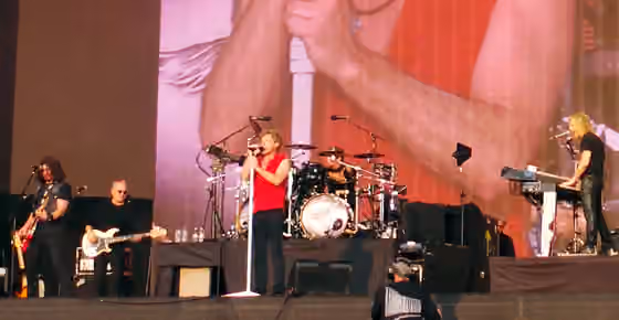 pop metal — Bon Jovi in Hyde Park, London.