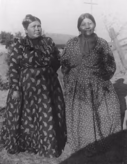 Chochenyo — Ohlone elders at Alisal Rancheria (now Pleasanton California) From left to right: Maria Reyes and mother É-non-nat-too-yá (Paula)