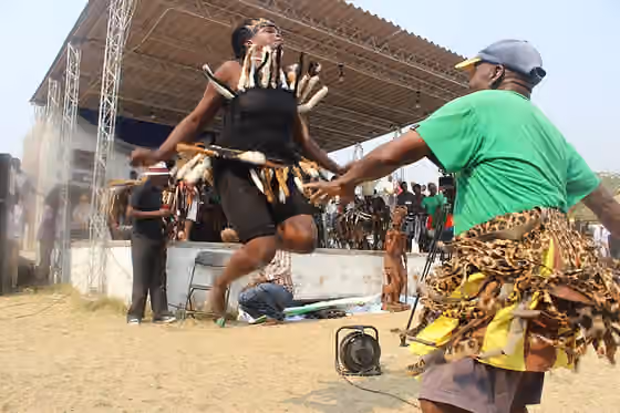 Mbende Jerusarema dance — Ndị na-agba egwu ọdịnala na-eme egwu a na-akpọ Mbende ma ọ bụ Jerusarema na Murehwa, Zimbabwe