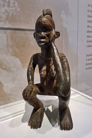 Yanzi people — Statue mpwuu Yanzi Bois, pigments Collectée par J.