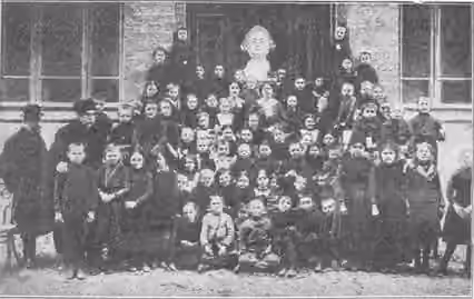 Poles in Azerbaijan — Students and teachers of Polish School in Baku, 1903
