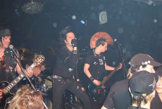 Anarko-punk — Total Chaos gig in Frenkfurt Germany, early 2008