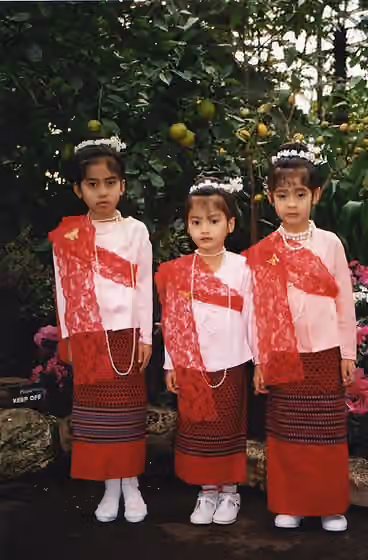 suku Mon — Young Mon girls wearing the traditional dress
