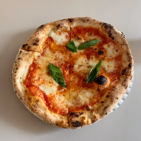Neapolitan cuisine — Neapolitan pizza at Trappica