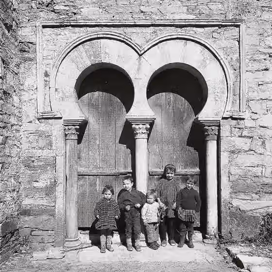 Muzarab — Arcos de herradura mozárabe de Santiago de Peñalba, fotografía historica (año 1960).