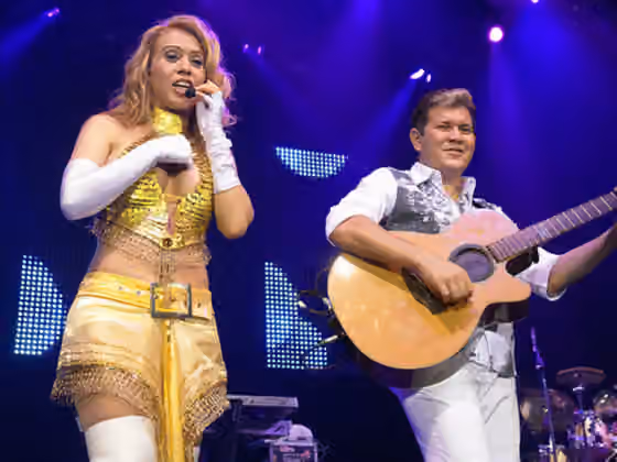 Lambada (dance) — Banda Calypso em 2006.