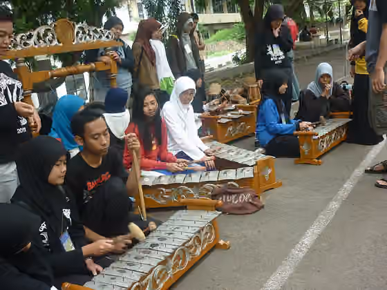 Gamelan Sunda — Students of Sundanese Departement, Indonesian University of Education , Bandung were learning Gamelan Degung