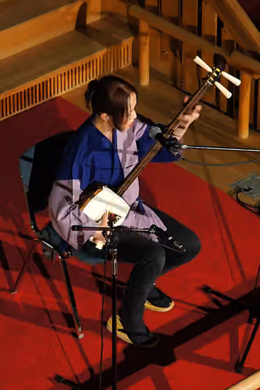 Tsugaru-jamisen — A Tsugaru-jamisen recital at Hotel Kaisenkaku in Asamushi Onsen , Aomori , Aomori prefecture , Japan .