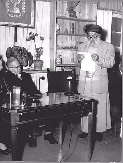 Sejarah Yahudi di Kurdistan — Rabbi Moshe Gabai, head of the Jews of Zakho, Iraq who immigrated to Israel in 1951 to Maoz Zion, Jerusalem making a petition for help for his community to the then president of Israel, Ytchack Ben Zvi.
