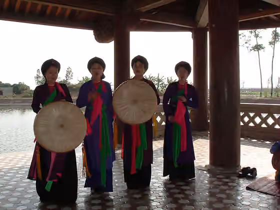 Quan họ — Quan Ho-Ensemble am Đền Đô-, auch Lý Bát Đế-Tempel, Bac Ninh