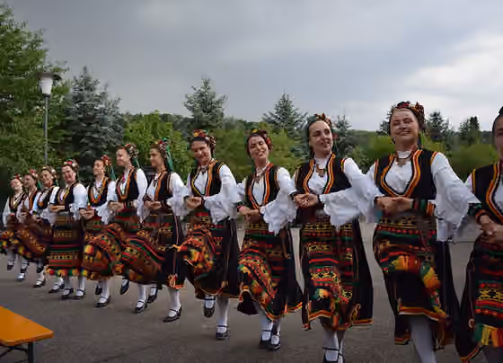 Bulgarian folk dance — Bulgarian folk dance from the Thrace ethnographic region performed by Ensemble Zvezditza