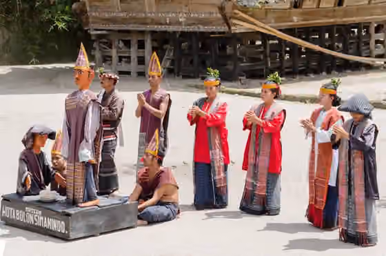 Si Gale Gale — Pertunjukan Patung Sigale-gale merupakan budaya yg ada di daerah danau toba, tepat nya di daerah Tomok