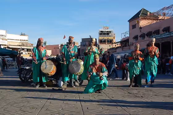 Gnawa · Q2000173 — Muzikeus ( tabureus ) et danseus gnawas a Marakech (plaece Djama Lefna)