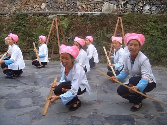 suku Zhuang — Traditional fr:Zhuang (peuple) dance in fr:Ping'an