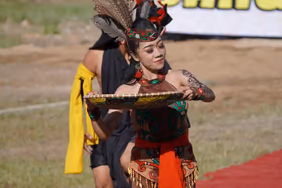 Tamuan — Babukung est une danse traditionnelle masquée typique de la tribu Tomun Dayak dans la régence de Lamandau.